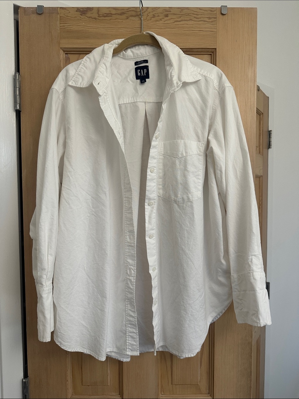 GAP Women’s Big shirt white Button-Down
